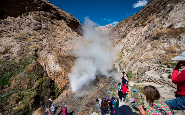 Por las rutas del Cañón del Colca, poblado de Pinchollo - Arequipa