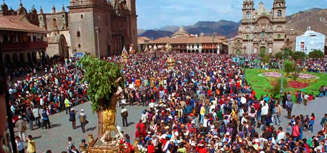 Santa Ana “la abuela” en el Corpus Christi, Cusco – Perú