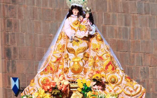 Santa Ana “la abuela” en el Corpus Christi, Cusco – Perú