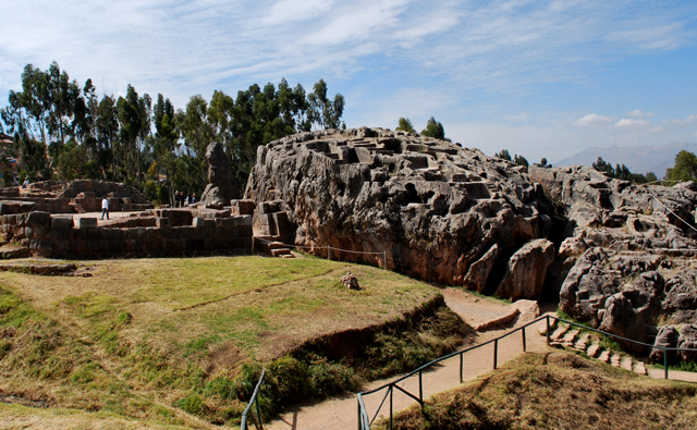 Complejo Arqueológico de Qenqo – Cusco