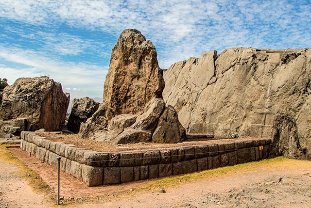 Complejo Arqueológico de Qenqo – Cusco
