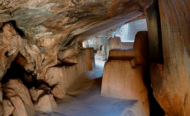 Complejo Arqueológico de Qenqo – Cusco