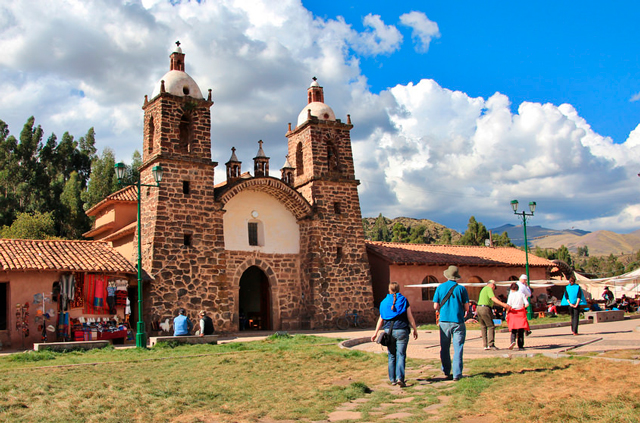 Turismo: Complejo Arqueológico Raqchi