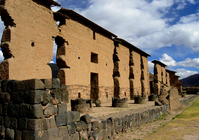 Turismo: Complejo Arqueológico Raqchi