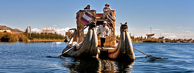 Isla los Uros en el Lago Titicaca
