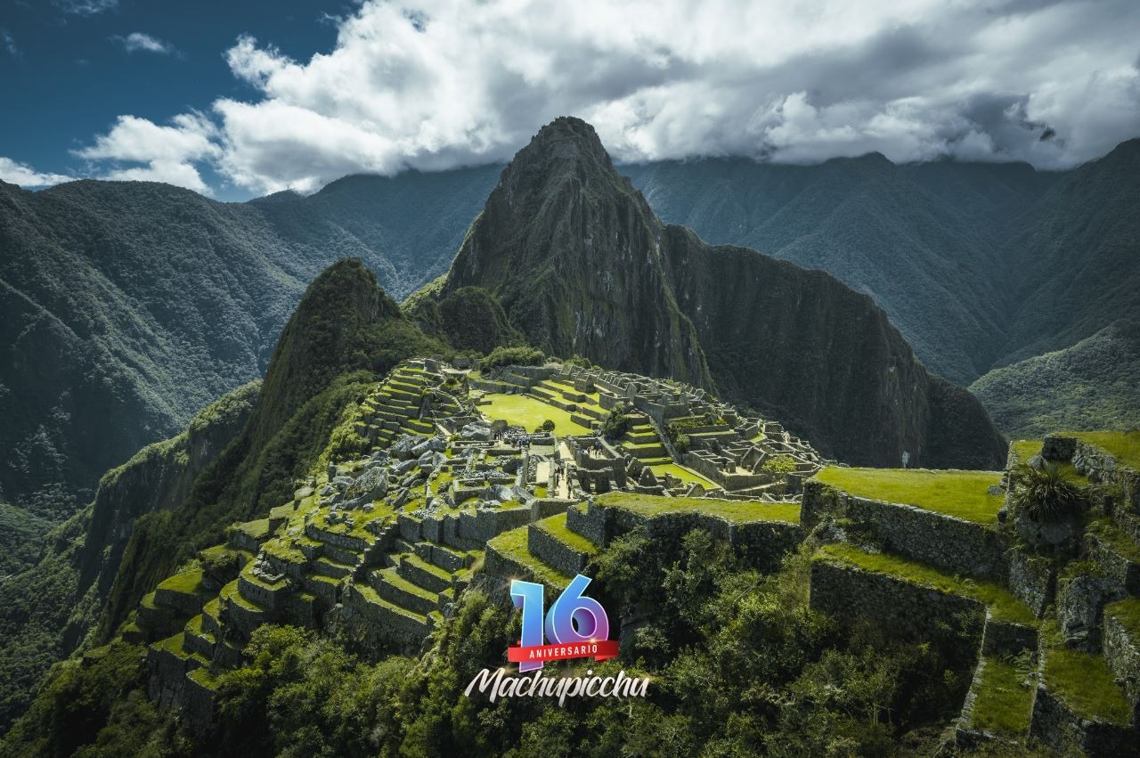 Ciaudela de Machupicchu vista panoramica desde la cima